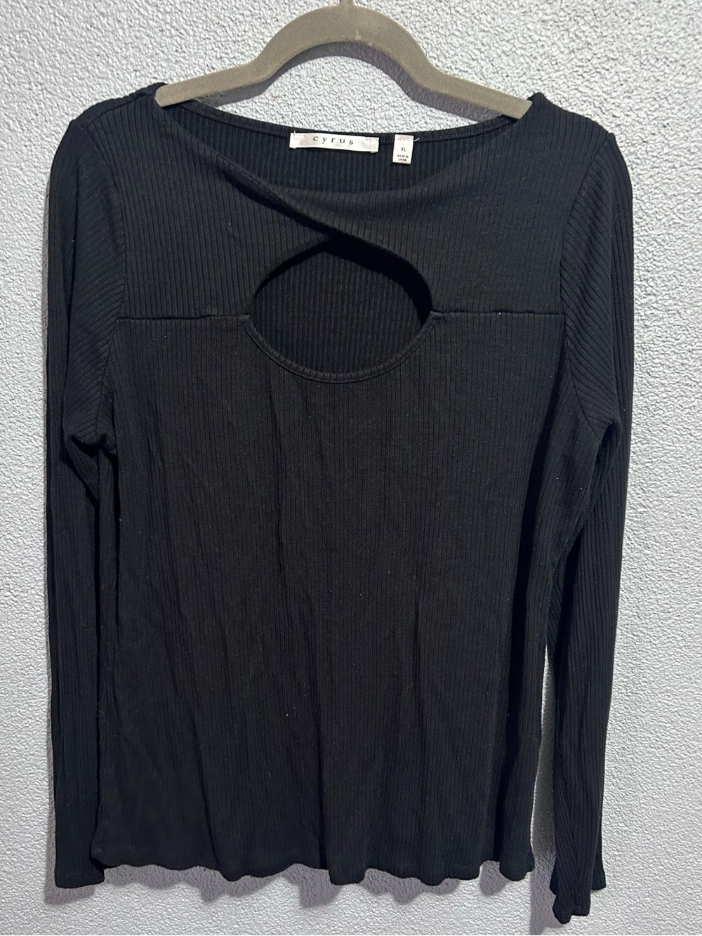 Cyrus ribbed cutout with twist top size xl